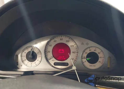 2008 Mercedes-Benz E 550 z USA, uszkodzony, nr VIN WDBUF72X18B208549